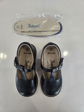 FootMates Sherri Navy Blue Leather T‑Strap Girls' Dress Shoe with Buckle Size 8
